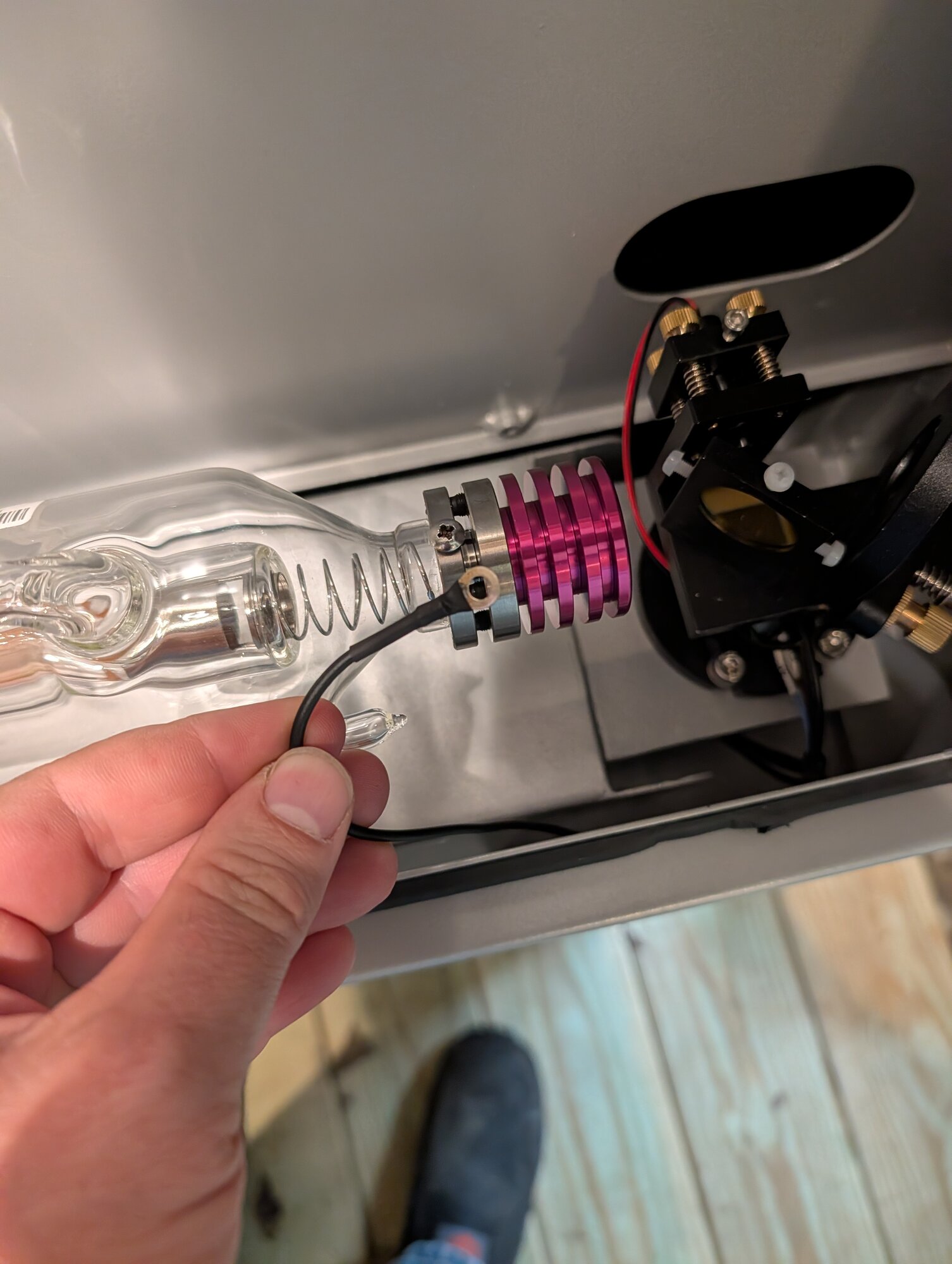 ./co2-tube.jpg ./co2-tube.jpg