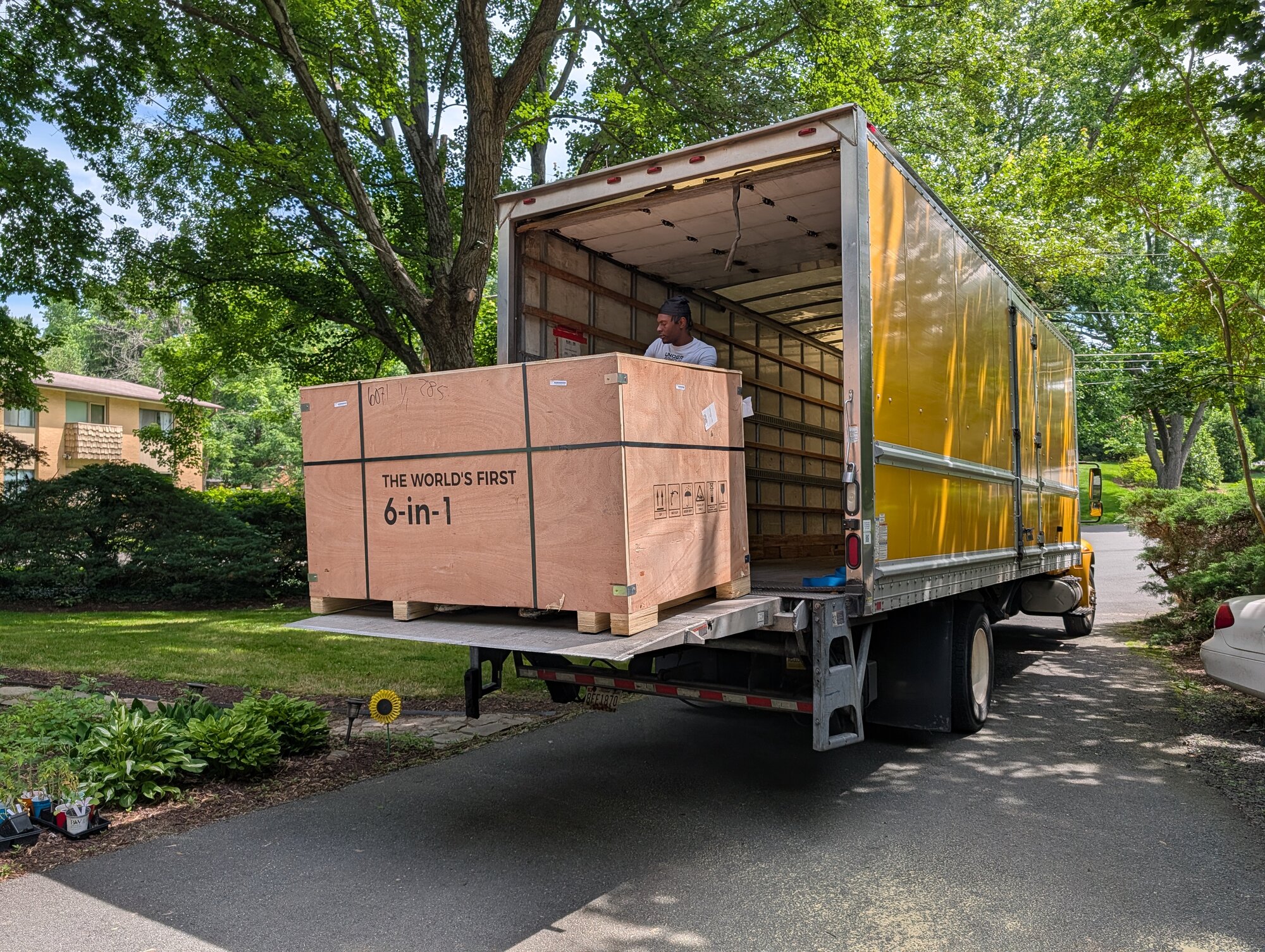 ./delivery-truck.jpg ./delivery-truck.jpg