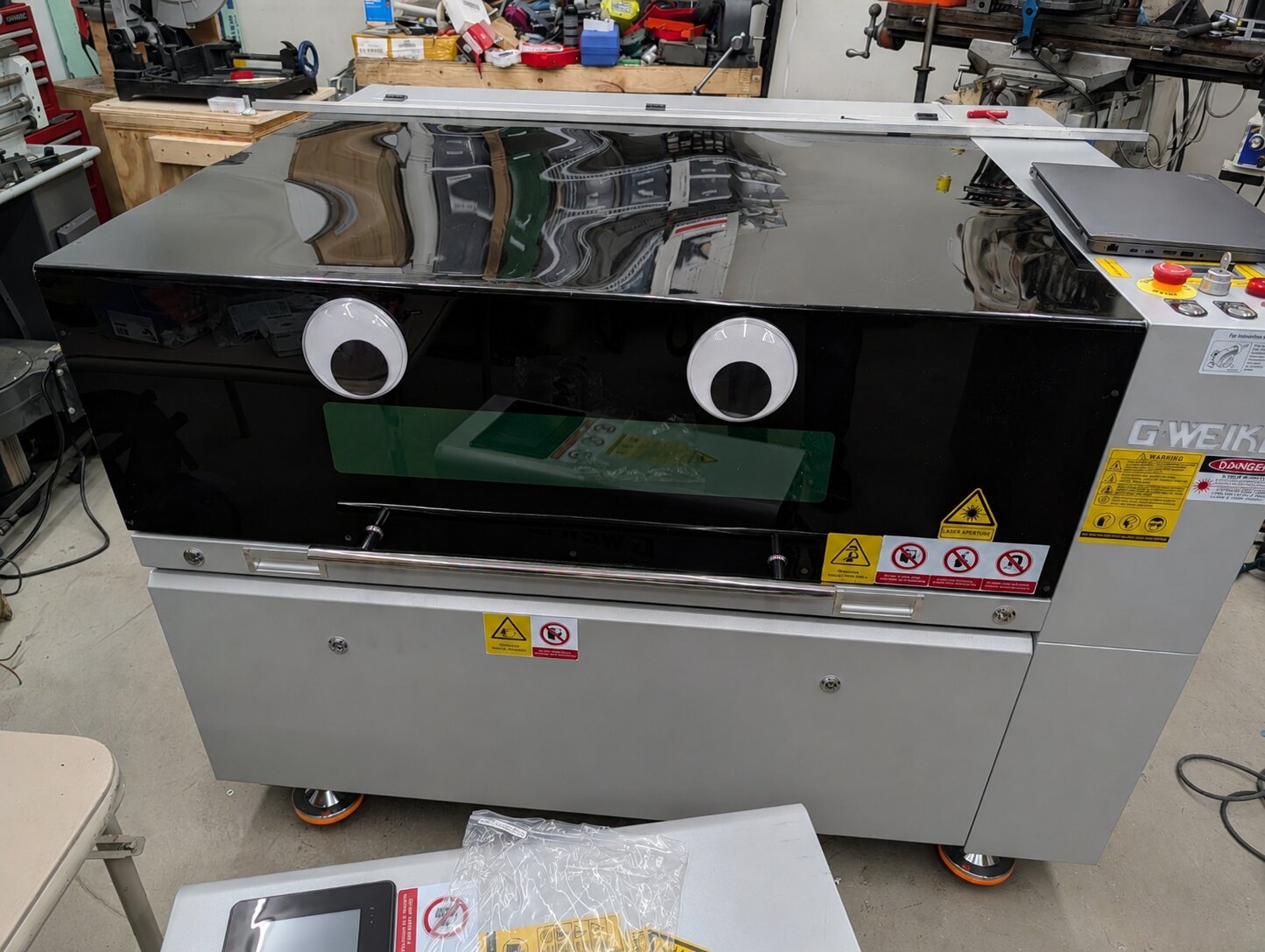 ./googly-eyes.jpg ./googly-eyes.jpg