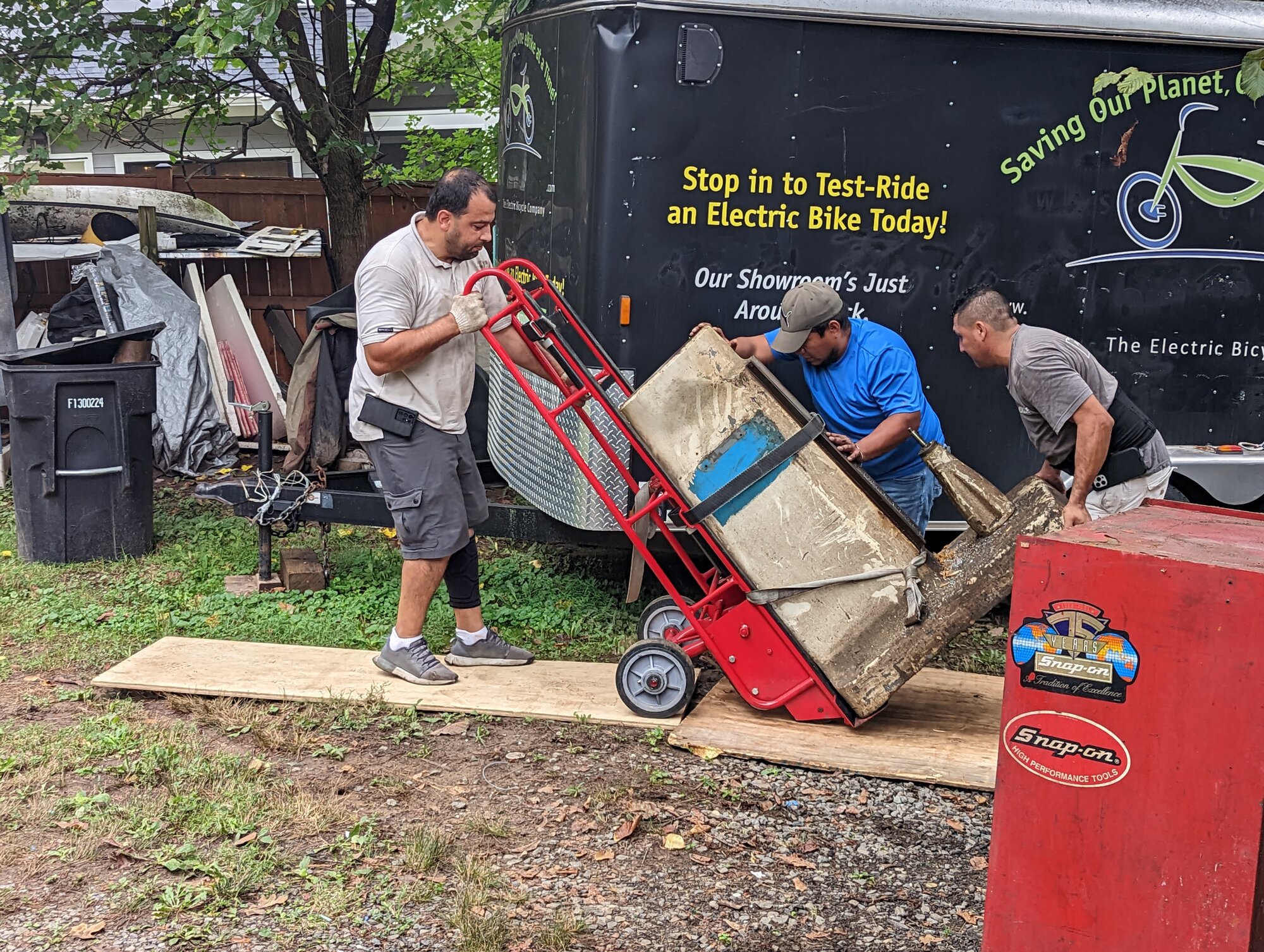 ./2022-hand-truck.jpg ./2022-hand-truck.jpg