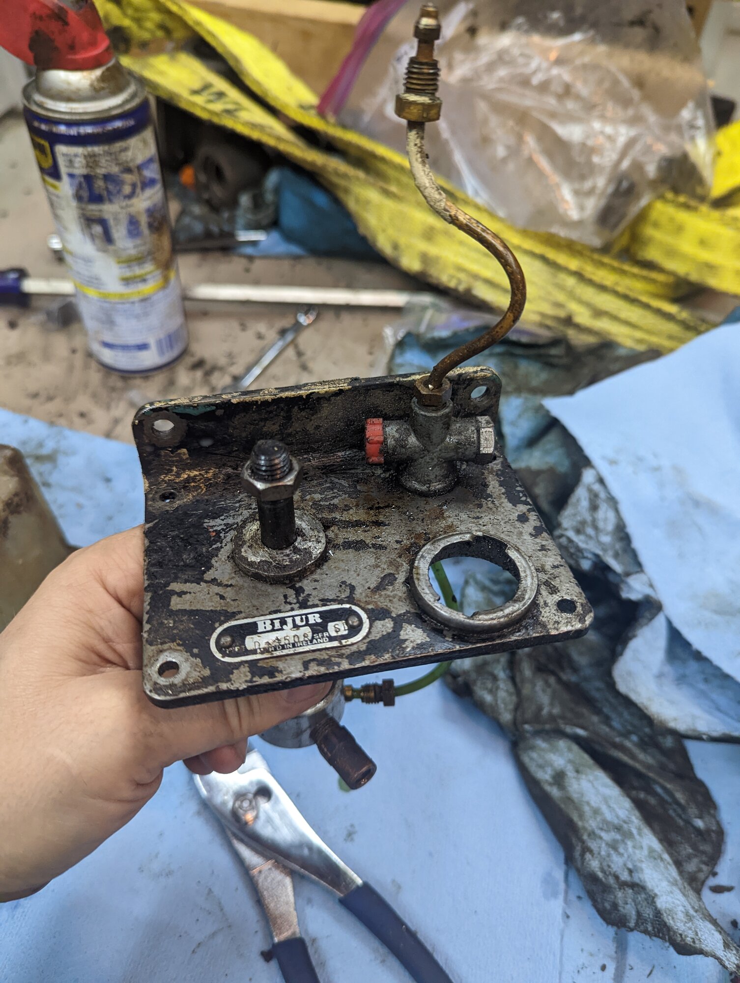 ./2022-lubricator-1.jpg ./2022-lubricator-1.jpg