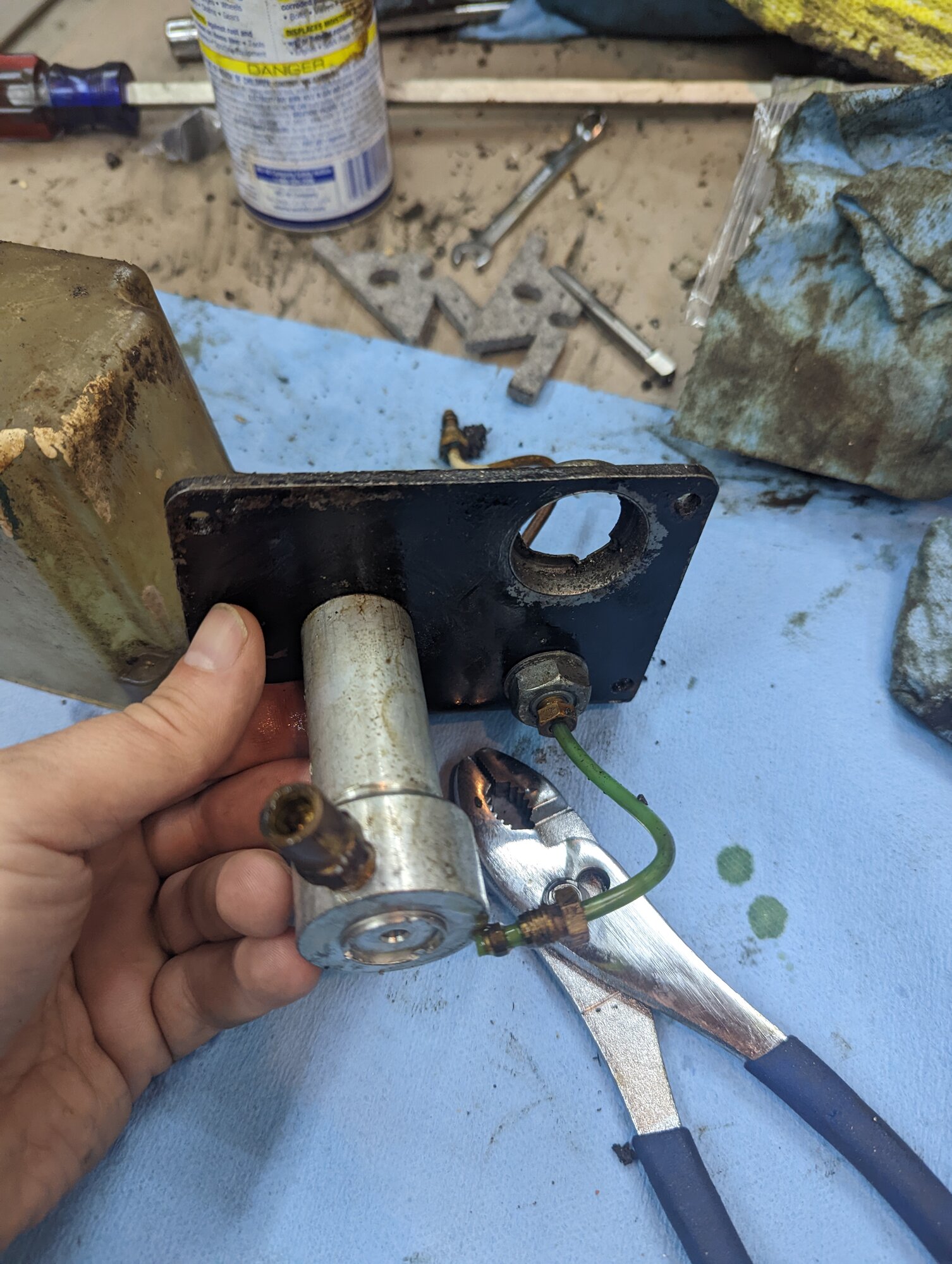 ./2022-lubricator-2.jpg ./2022-lubricator-2.jpg