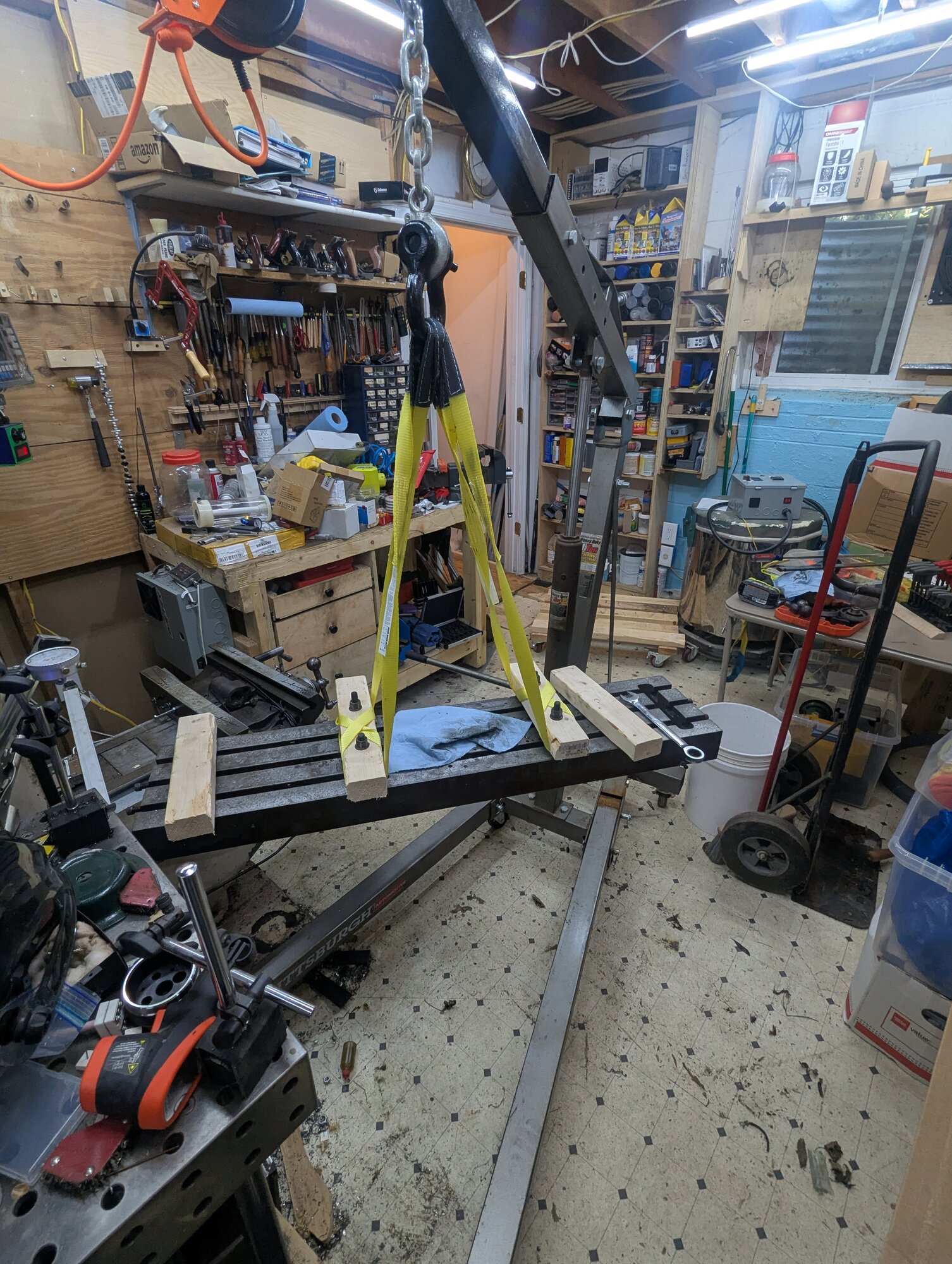 ./2025-table-crane.jpg ./2025-table-crane.jpg