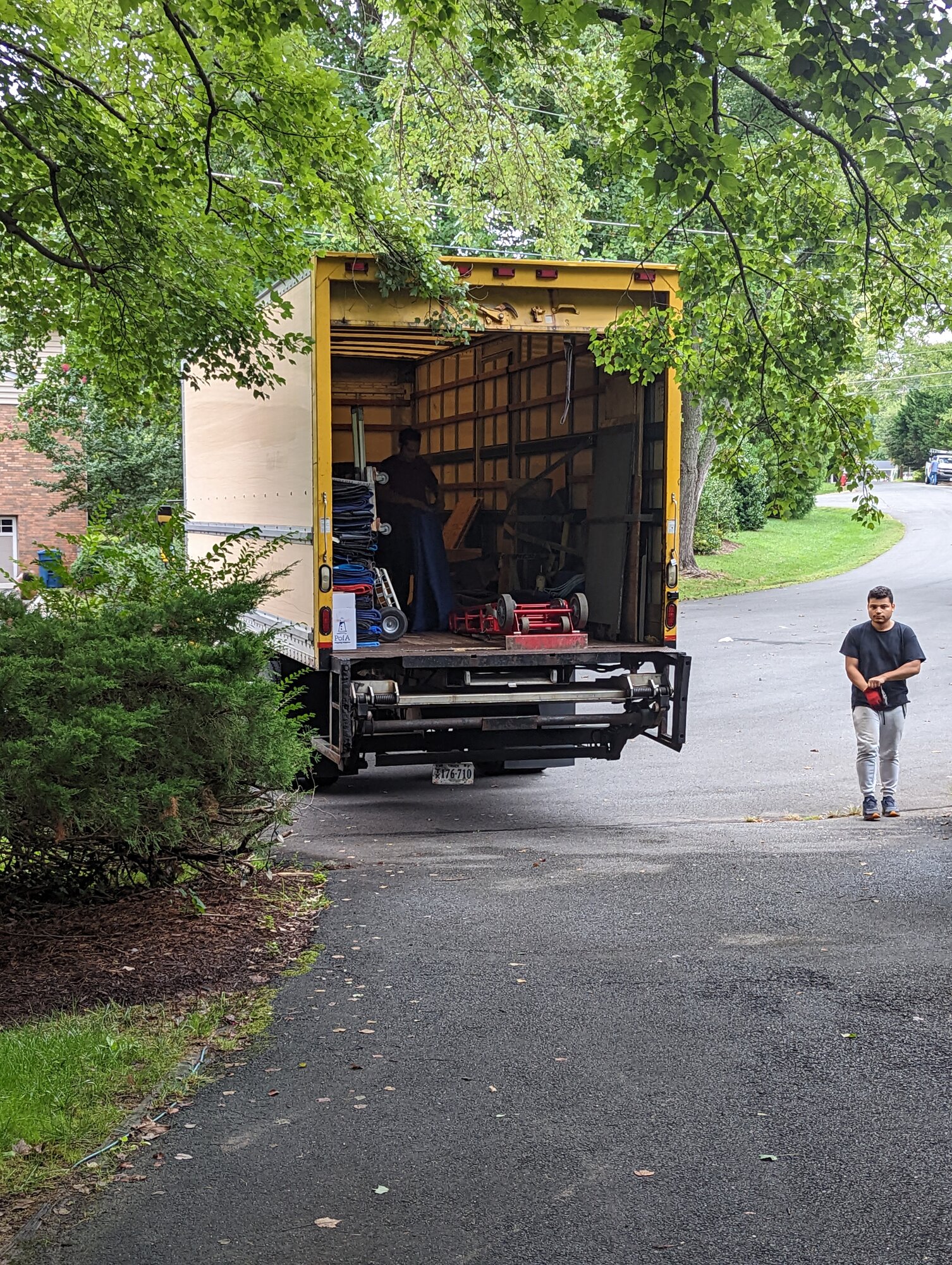 ./moving-truck.jpg ./moving-truck.jpg