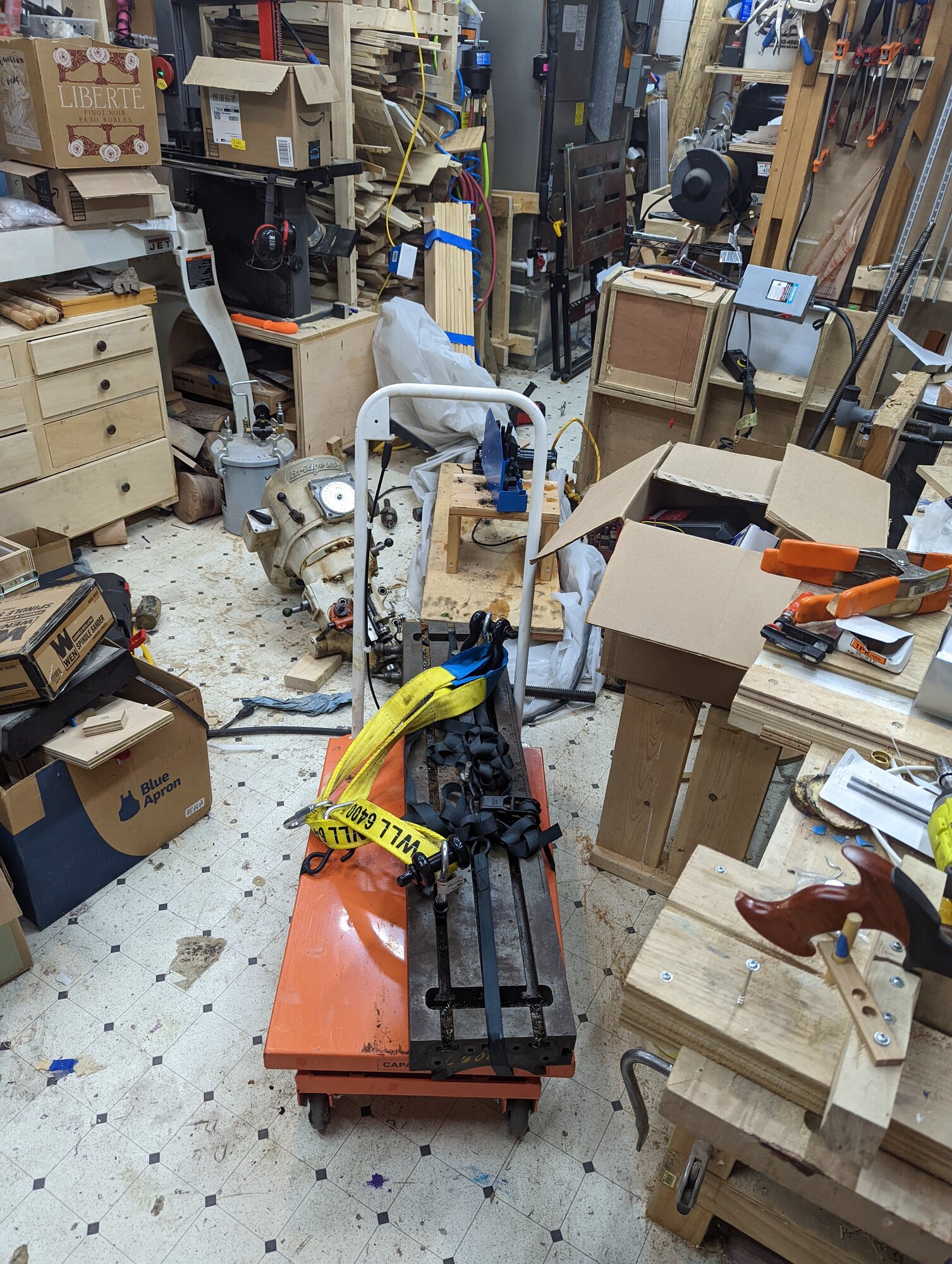 ./table-in-shop.jpg ./table-in-shop.jpg