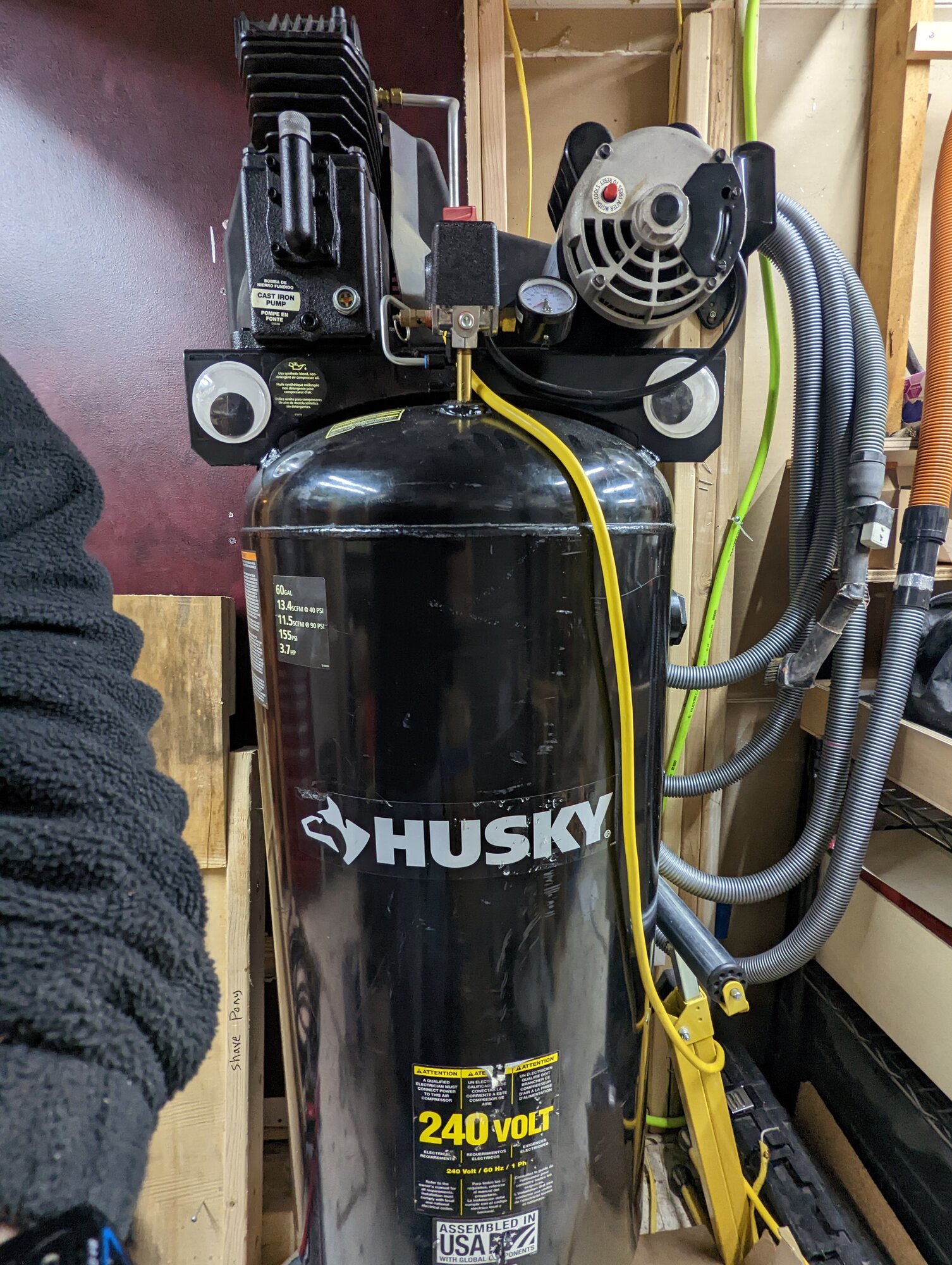 ./googly-eyes.jpg ./googly-eyes.jpg