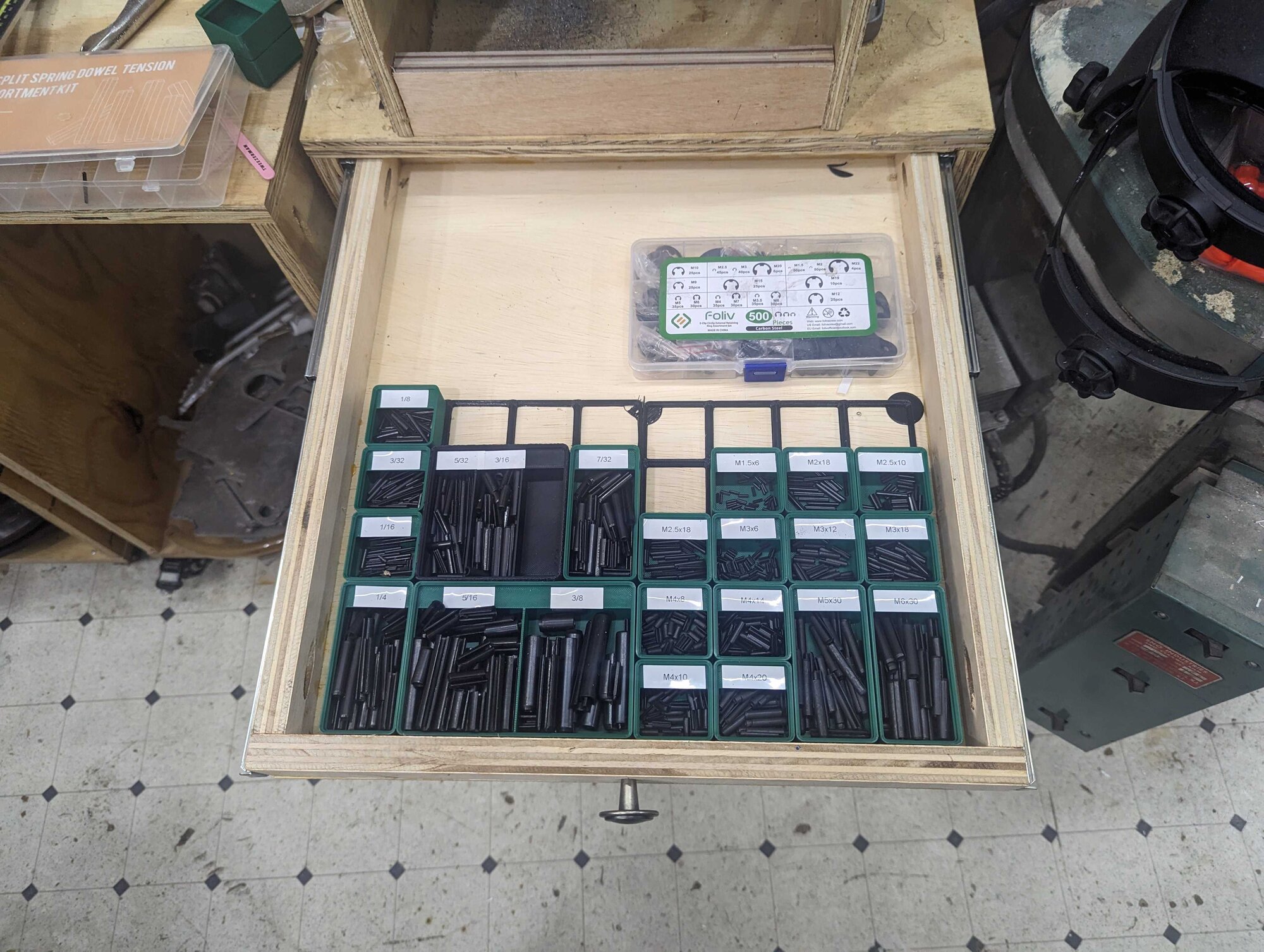 ./screw-drawer.jpg ./screw-drawer.jpg