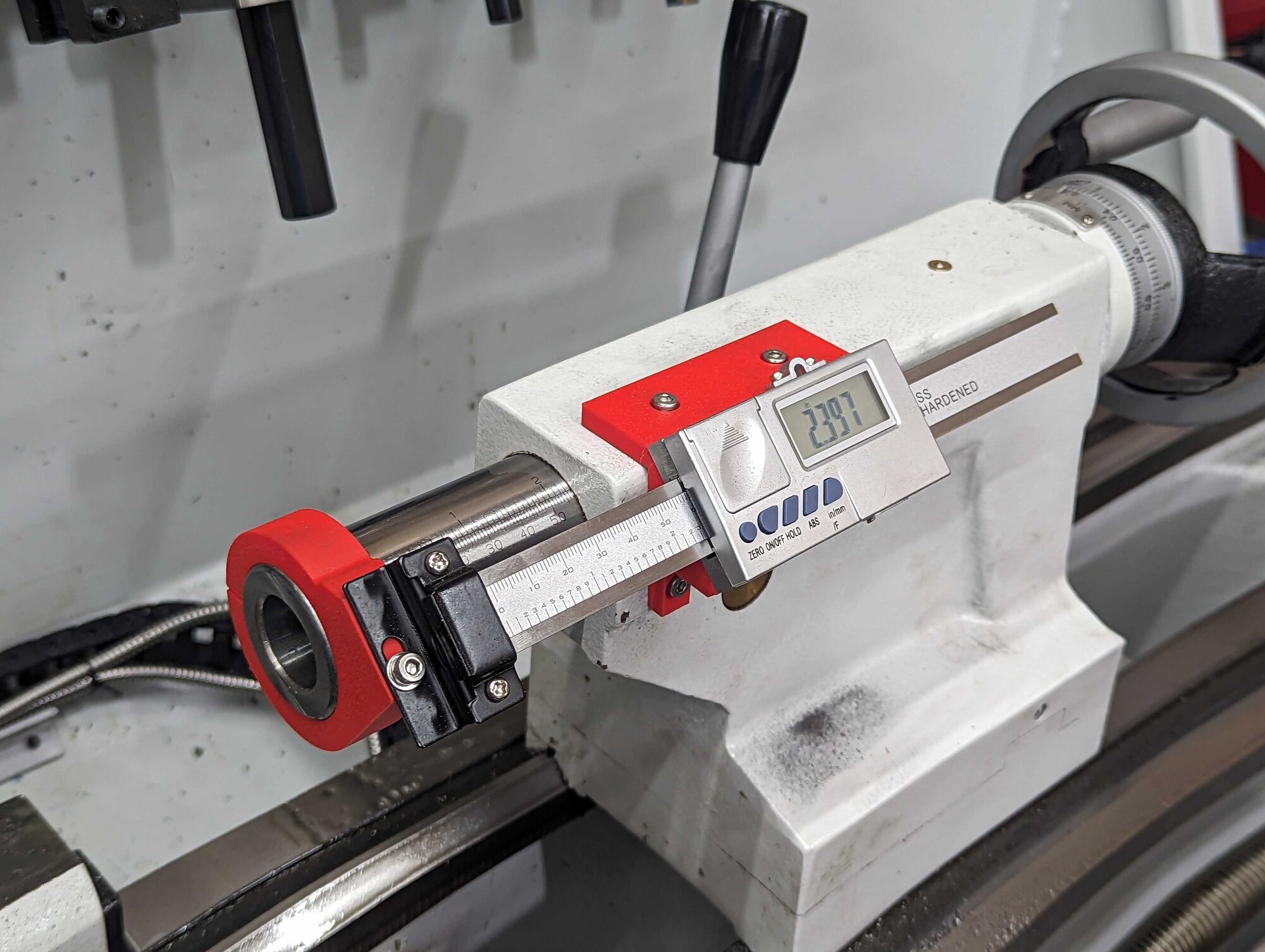 ./tailstock-dro.jpg ./tailstock-dro.jpg